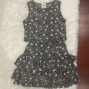 Random Hearts black & ivory daisy set